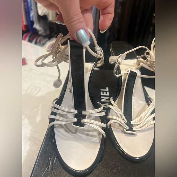 Chanel wraparound sandals size 6,5 come withh box - Picture 3 of 12